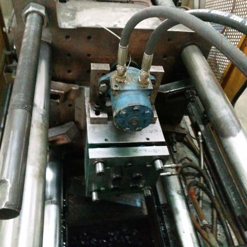 injection machine for terminal box